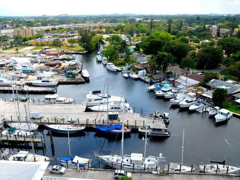 Riviera Luxury Living At River Oaks Marina And Tower Майами Экстерьер фото